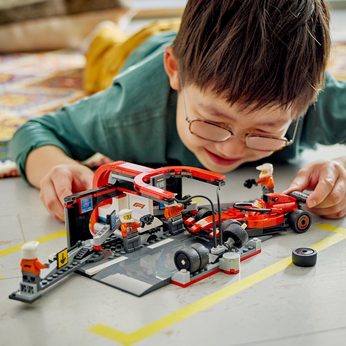 Lego City Formula 1 60443 F1® Pit Stop & Pit Crew with Ferrari Car