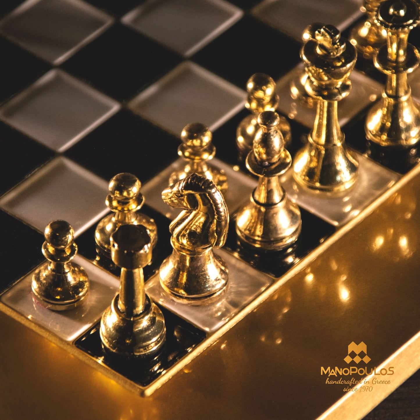 Manopoulos Classic Staunton Metal Chess Set with gold/silver chessmen and bronze-S32BLA