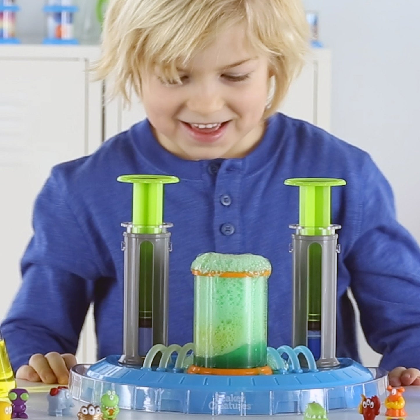 Learning Resources Beaker Creatures® Liquid Reactor Super Lab