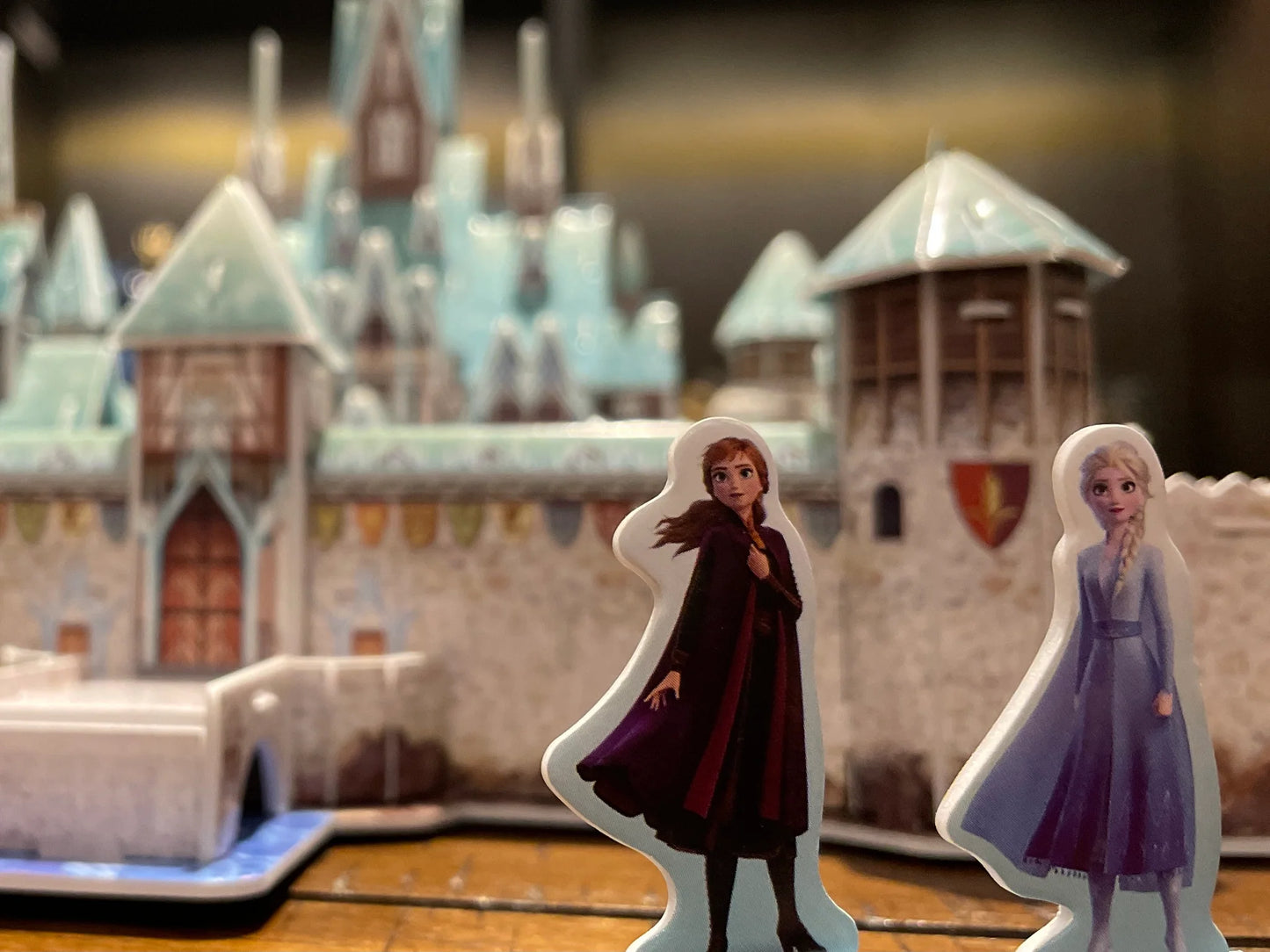 University Games Disney Frozen Arendelle Castle