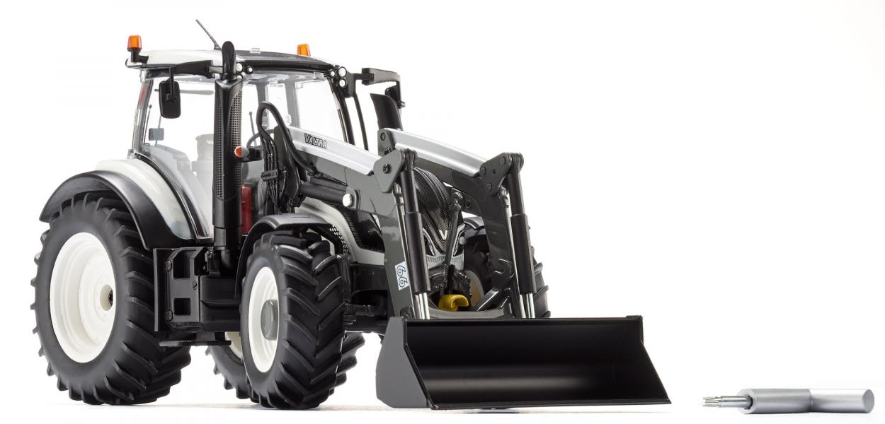 Wiking 1:32 Valtra T174 with Front Loader