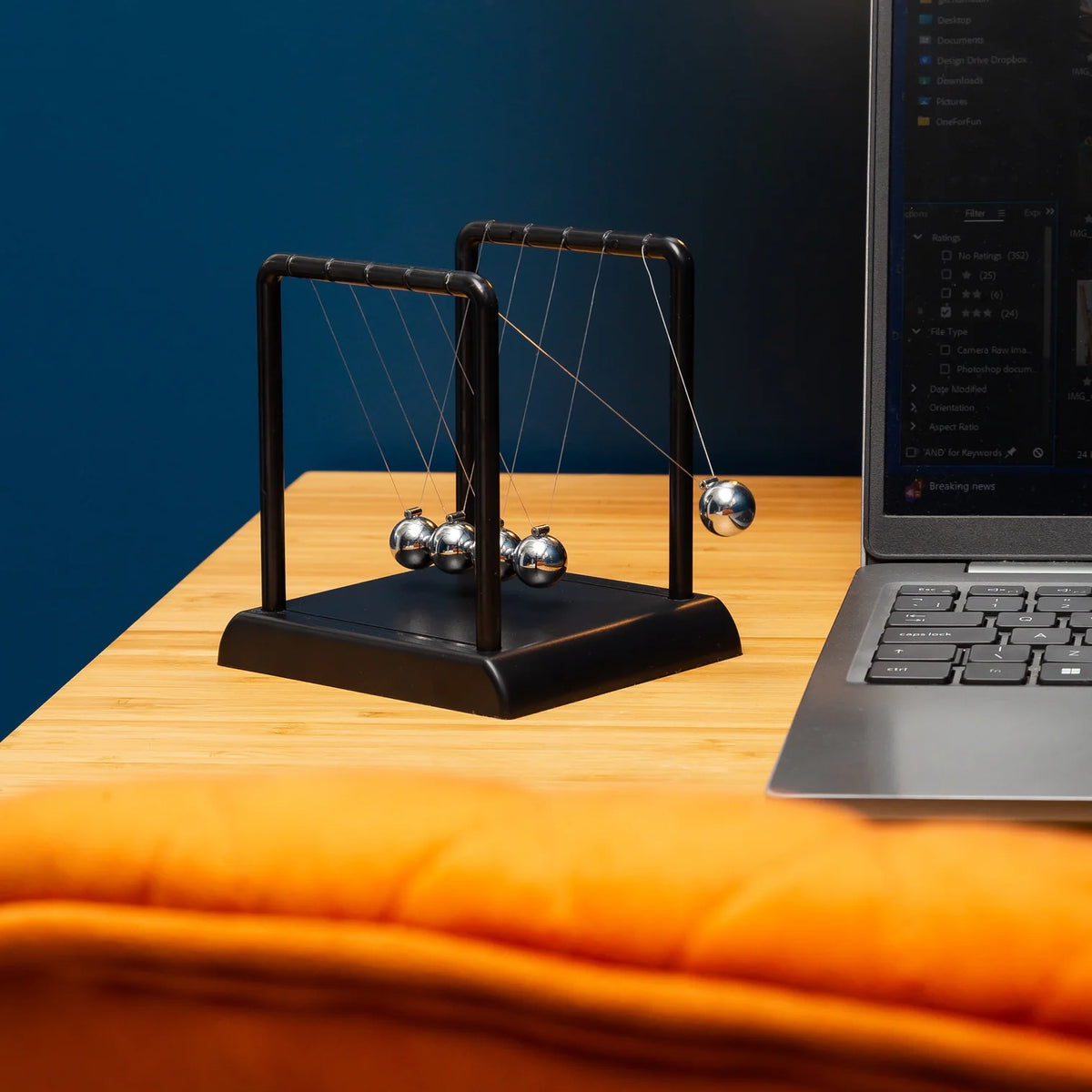 Tobar Qreo Newtons Cradle