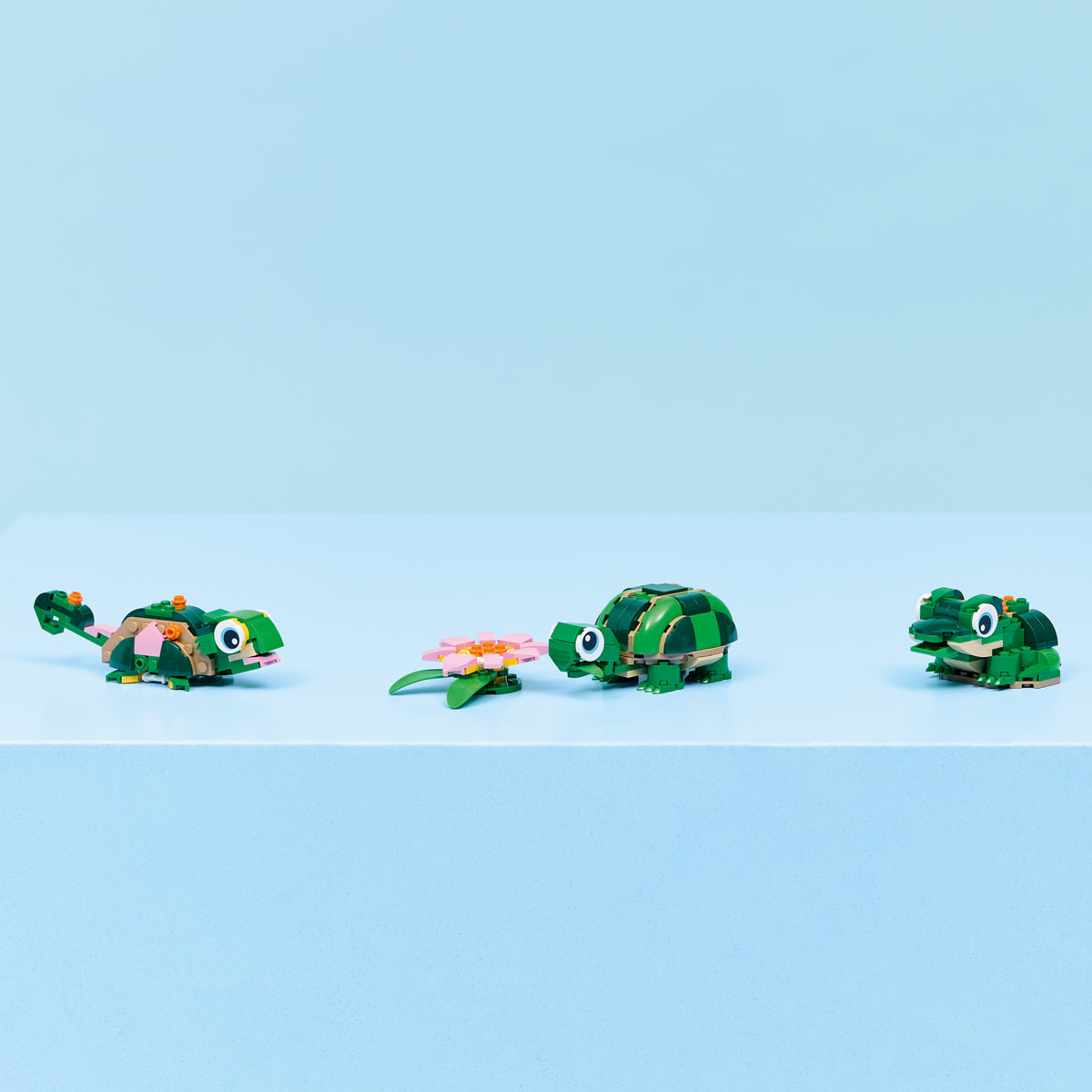 LEGO Creator 31377 Turtle with a Water Lily Flower
