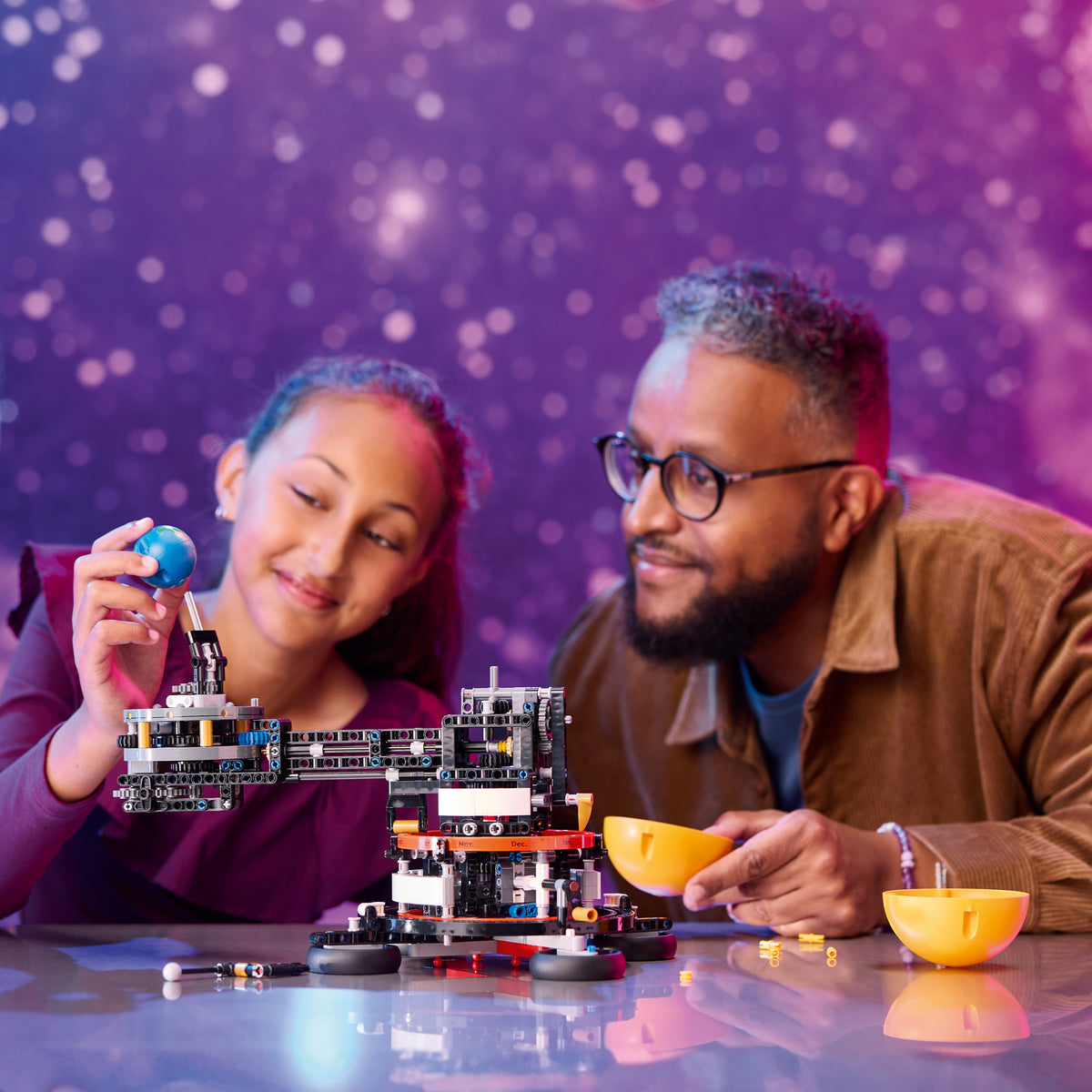 LEGO Technic 42179 Planet Earth and Moon in Orbit