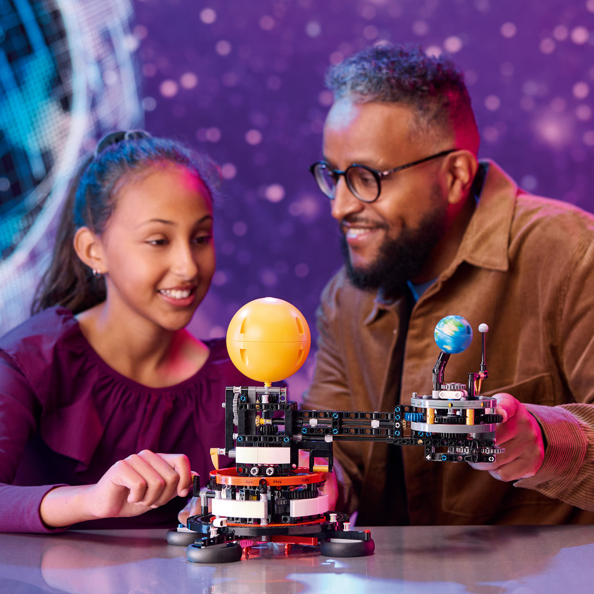 LEGO Technic 42179 Planet Earth and Moon in Orbit