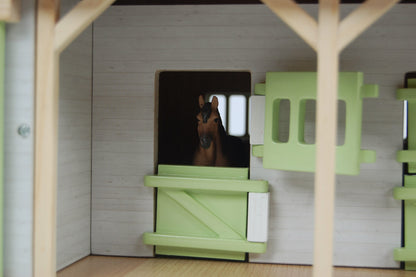 Kids Globe 1:32 Pink Horse Stable W/ 2 Boxes
