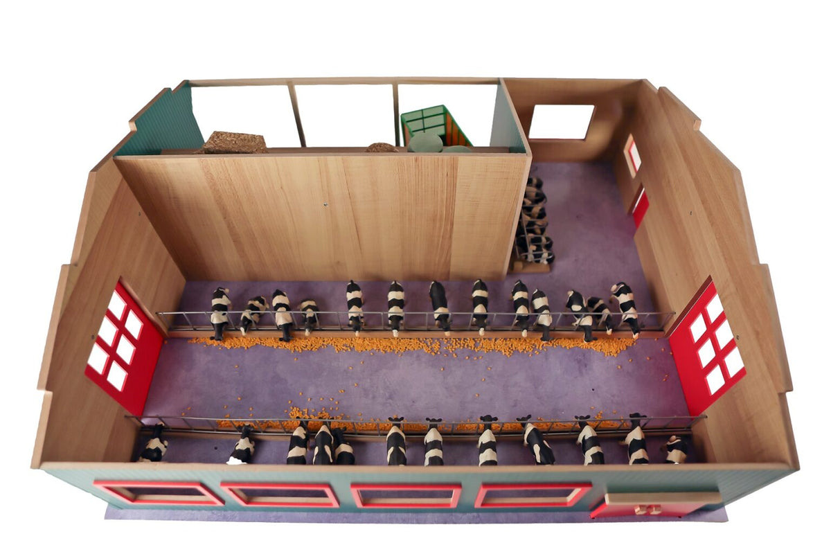 Kids Globe 1:32 Cattle Machinery Shed & Pasture 75cmx61cmx29cm