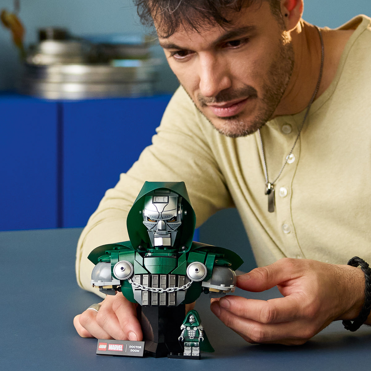 LEGO Super Heroes Marvel 76345 Doctor Doom Bust