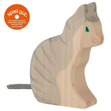 Holztiger Cat, Sitting