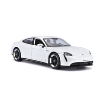 Bburago 1:24 Porsche Taycan White