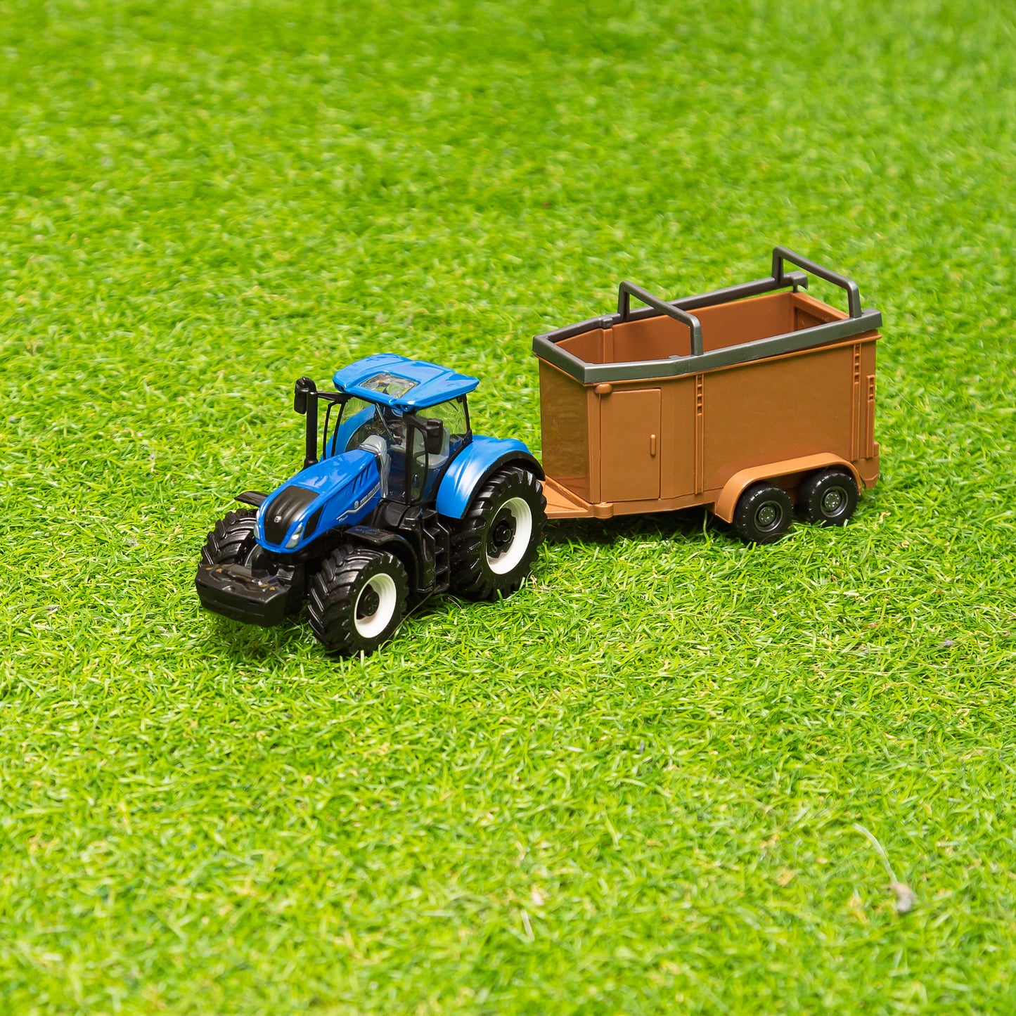 Bburago New Holland T7.315 Hd Tractor With Horsebox