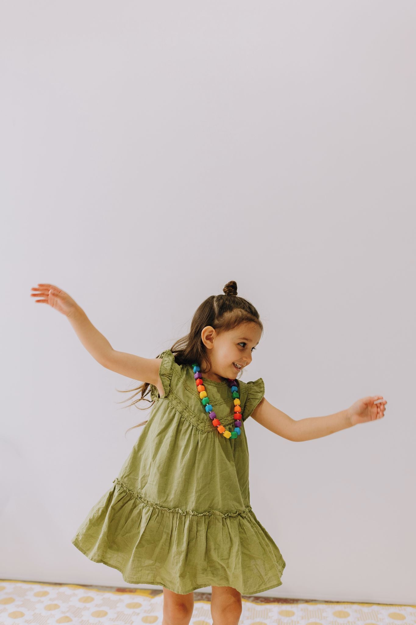 Jellystone Princess & the Pea Pendant - Bright