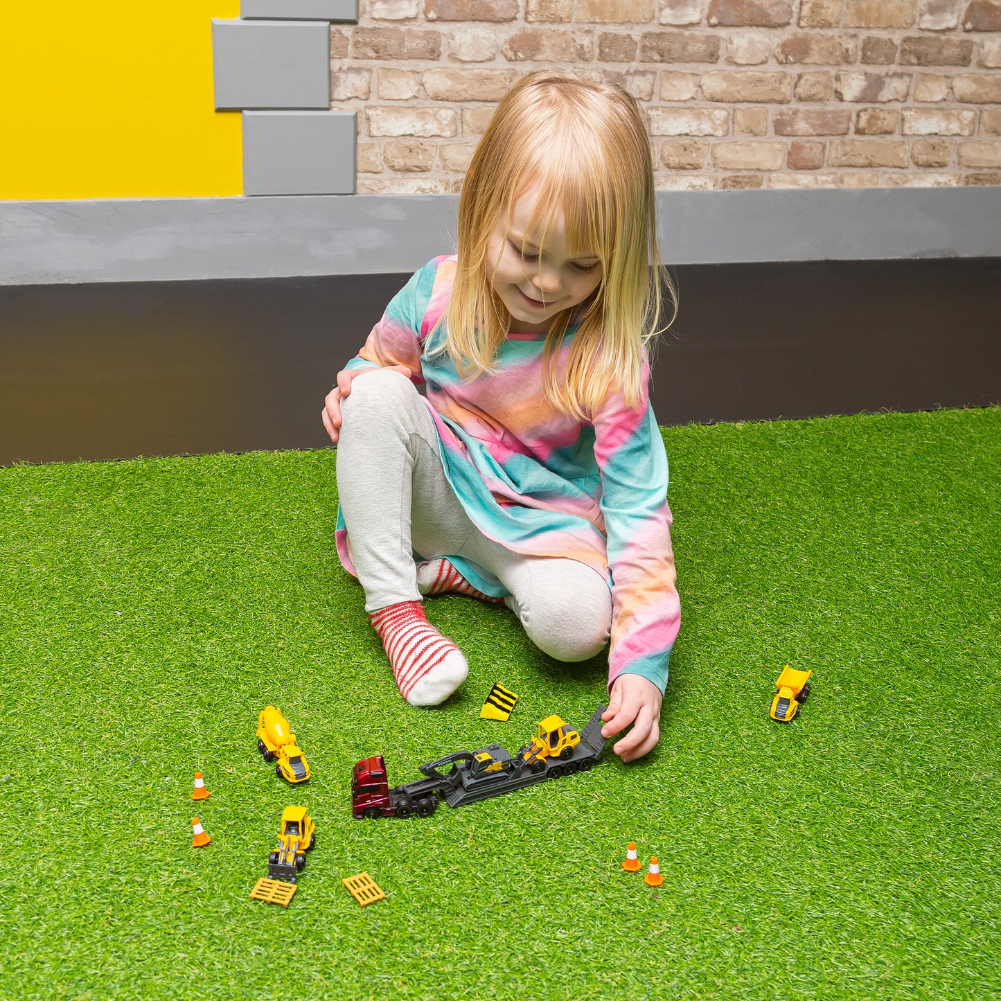 Maisto Volvo Big Hauler Gift Set