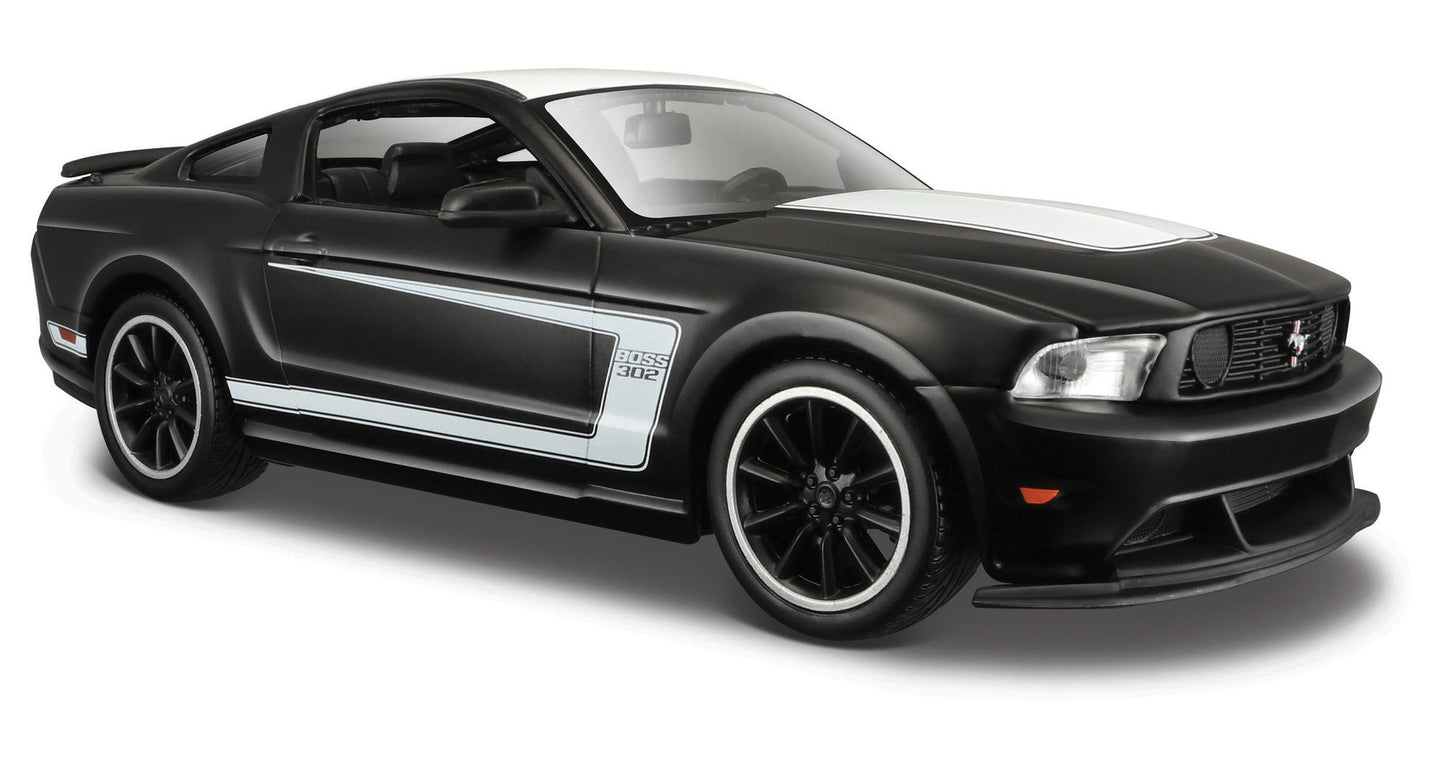 Maisto 1:24 Dull Black Ford Mustang