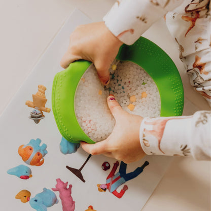 Jellystone Peek-a-Boo Bag - Farm
