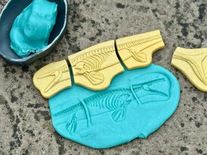 Yellow Door Dig and Discover – Pliosaur & Stegosaurus