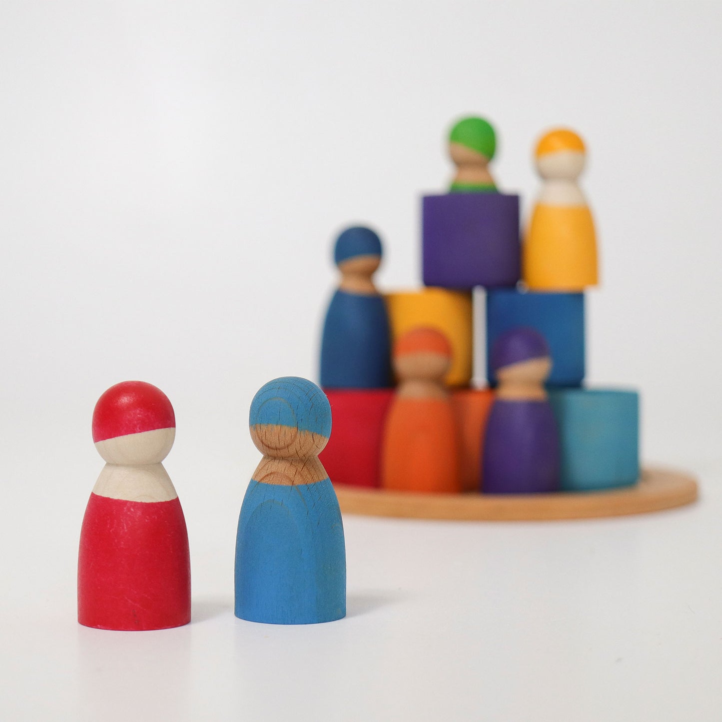 Grimms Seven friends In Wooden Bowls