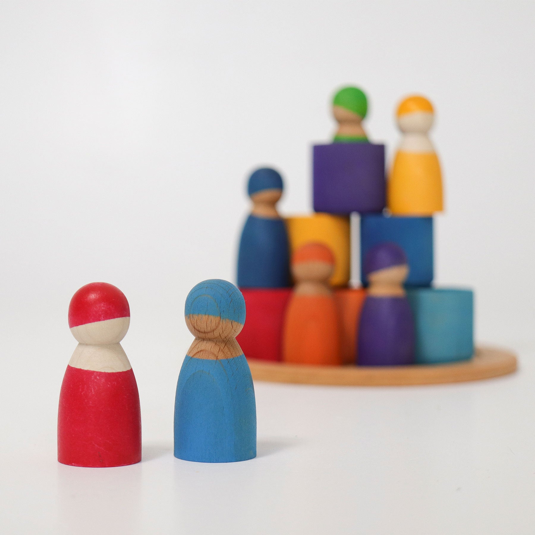 Grimms Seven friends In Wooden Bowls