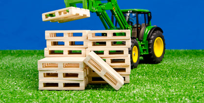 Kids Globe 1:32 Set Of 8 Wooden Pallets