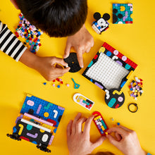 LEGO DOTS 41964 Mickey Mouse & Minnie Mouse Back-to-School Project Box (R)