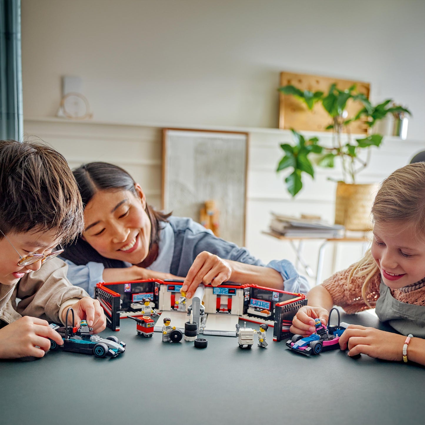Lego City Formula 1 60444 F1® Garage & Mercedes-AMG & Alpine Cars