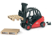 Bruder Linde H30D Fork Lift w/pallet