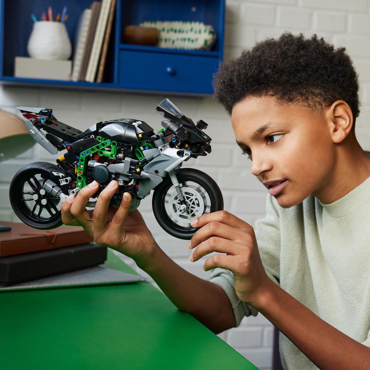 Lego Technic 42170 Kawasaki Ninja H2R Motorcycle