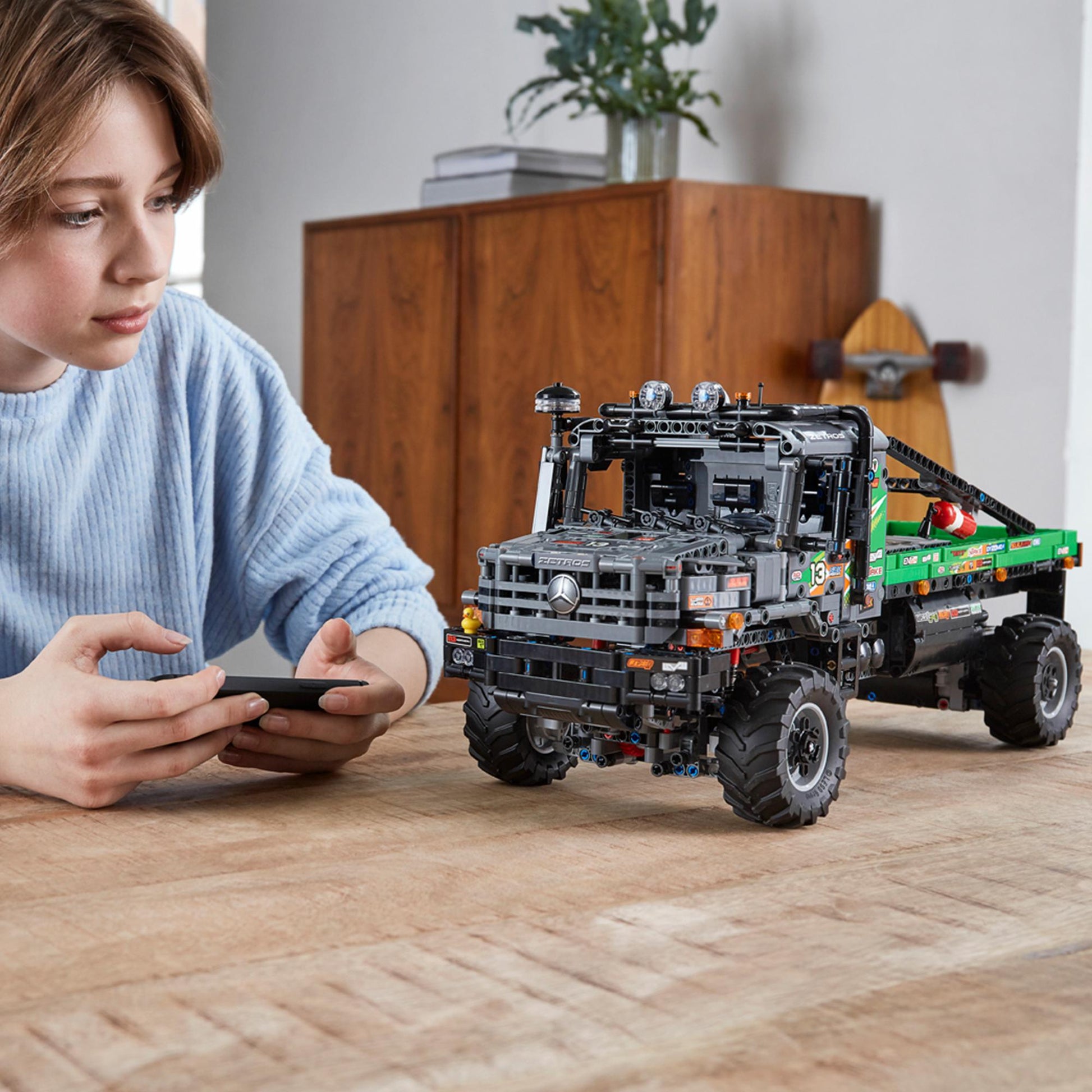Lego Technic 42129 4x4 Mercedes-Benz Zetros Trial Truck