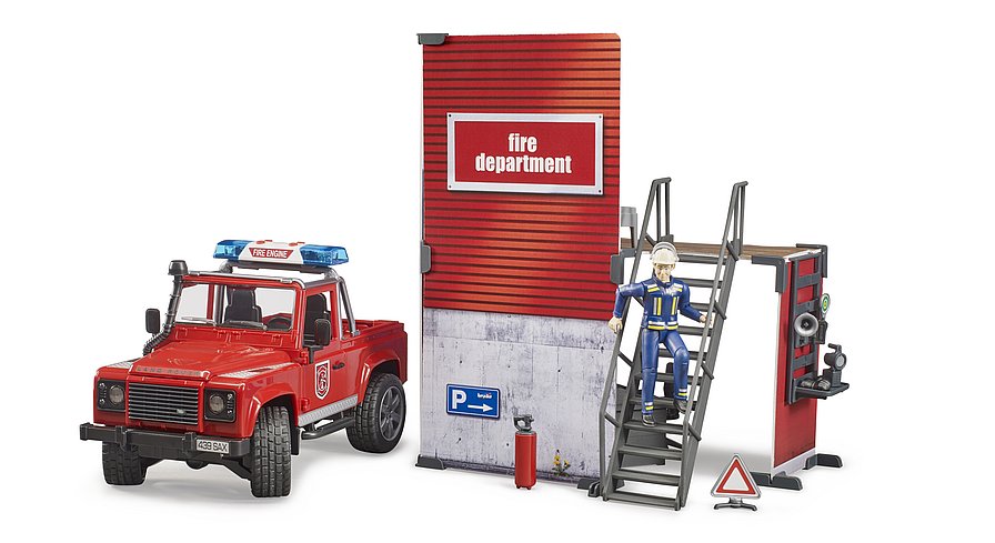 Bruder Bworld Fire Station W/Land Rover & Fireman