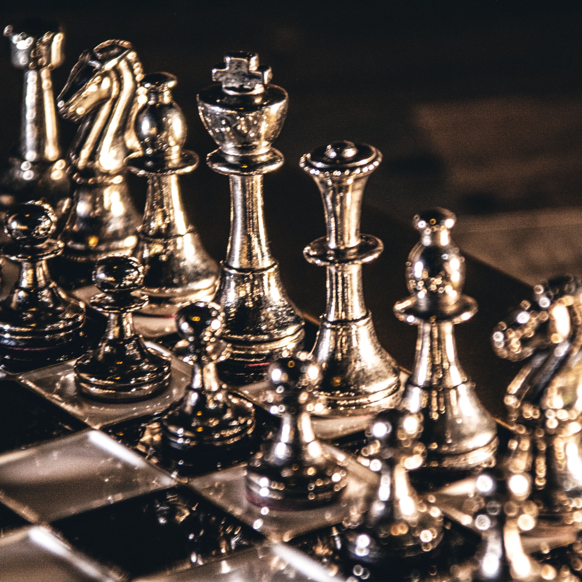 Manopoulos Classic Staunton Metal Chess Set with gold/silver chessmen and bronze-S32BLA