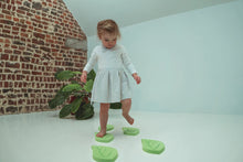 Moes Stepping Leafs