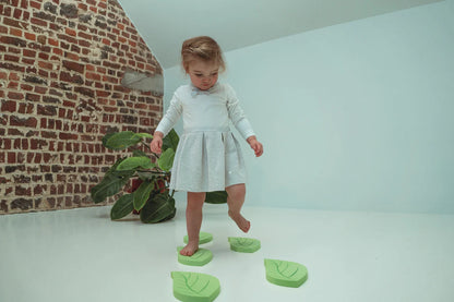 Moes Stepping Leafs