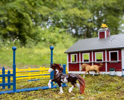 Breyer Red Stable Set