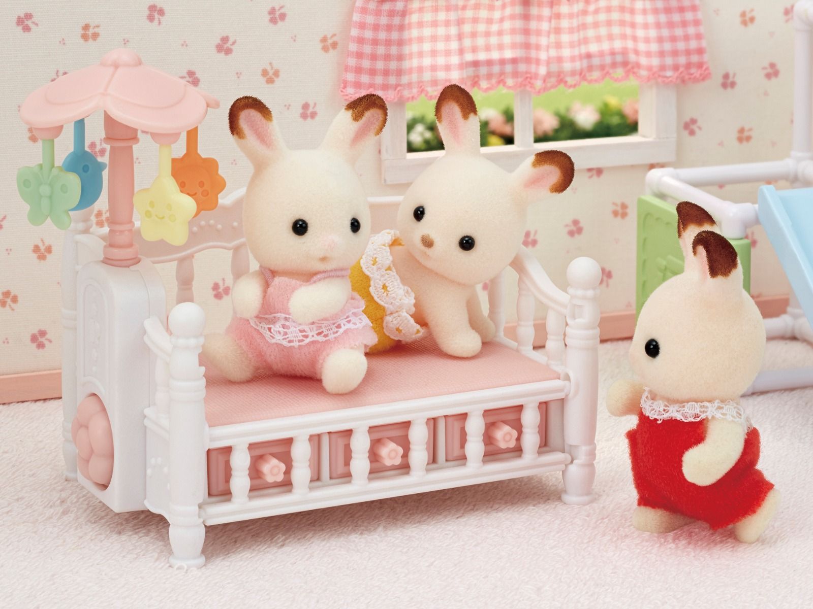 Sylvanian Families Crib with Mobile