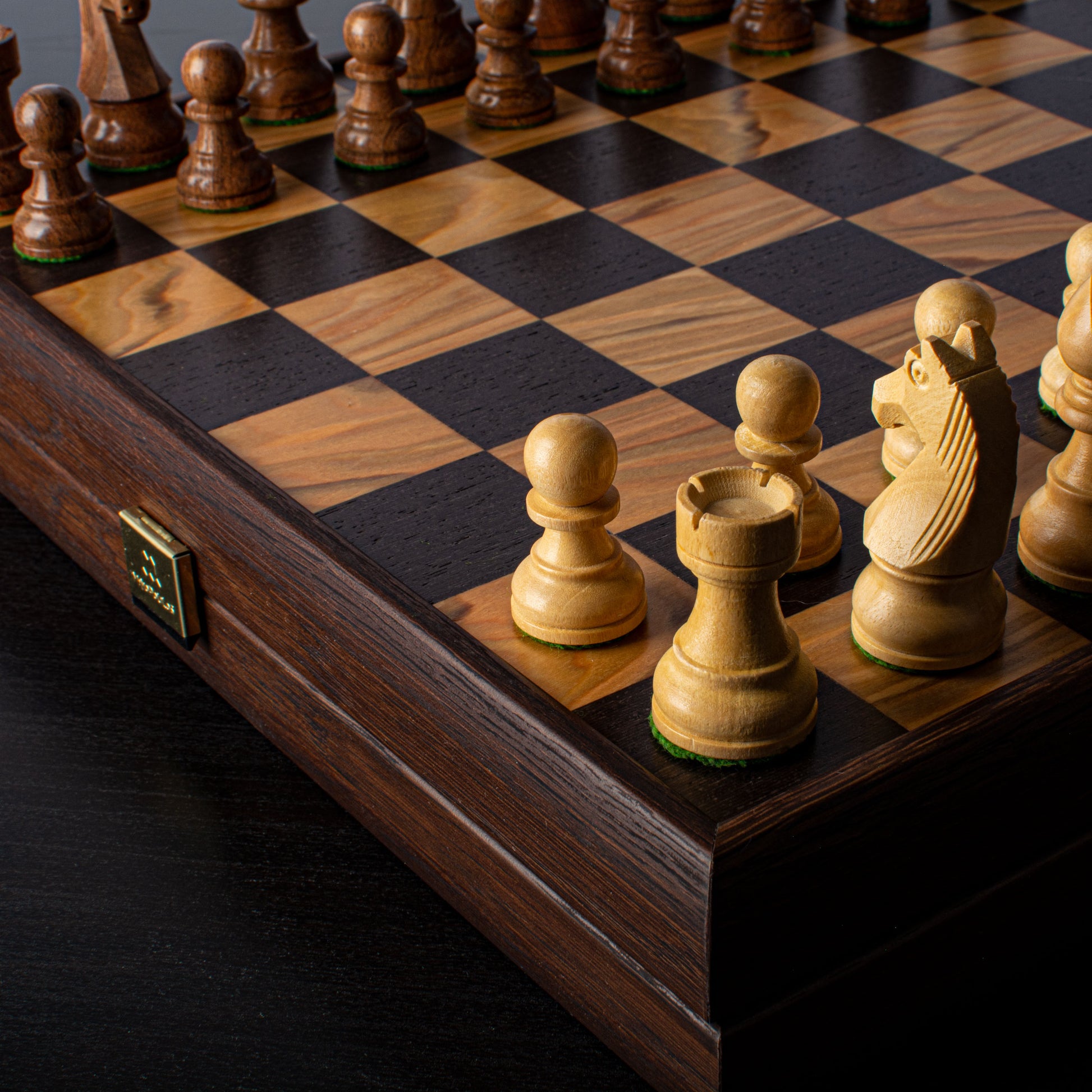 Manopoulos Wooden Chess Set in Wooden Cheeseboard Case