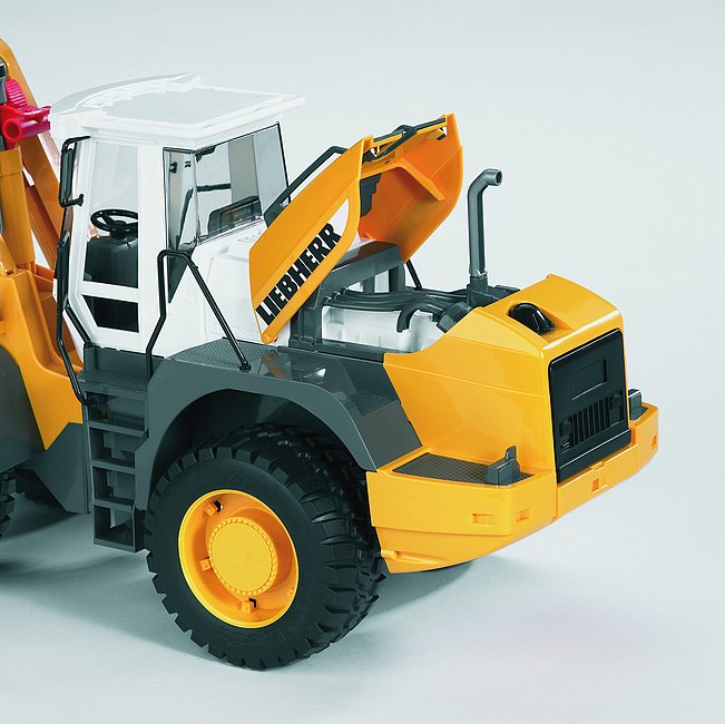 Bruder Liebherr Articulated Road Loader L574