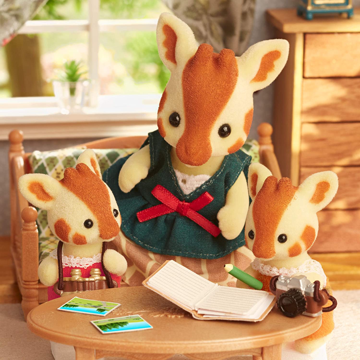 Sylvanian Families Highbranch Giraffe Family