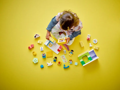 Lego Duplo 10992 Life At The Day Nursery (R)