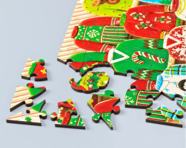 Wentworth Wooden Puzzles Gingerbread Jumpers - Maxi 250 Pieces