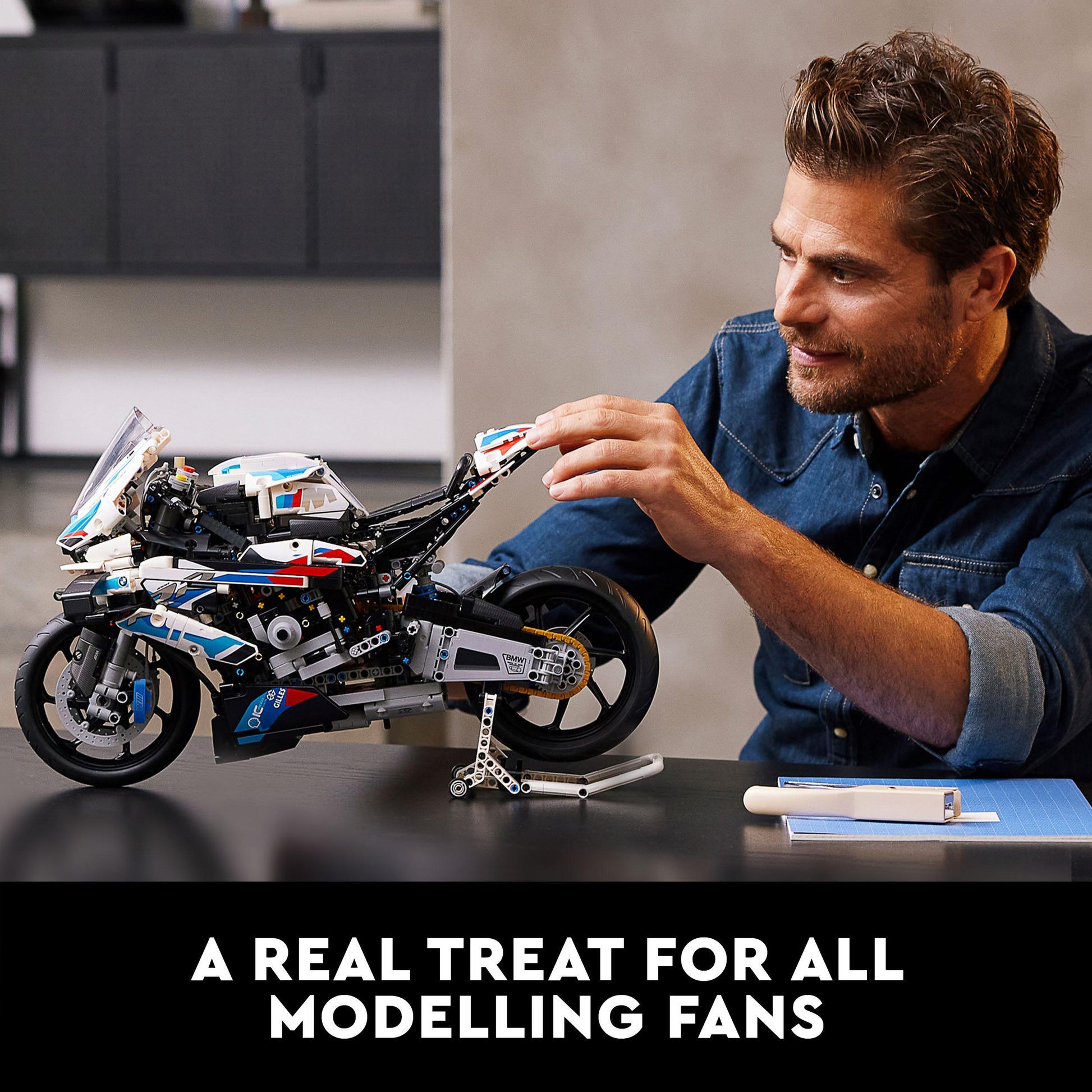 Lego Technic 42130 BMW M 1000 RR