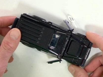 Kids Globe Pull-Back Landrover Defender W/Light & Sound asst