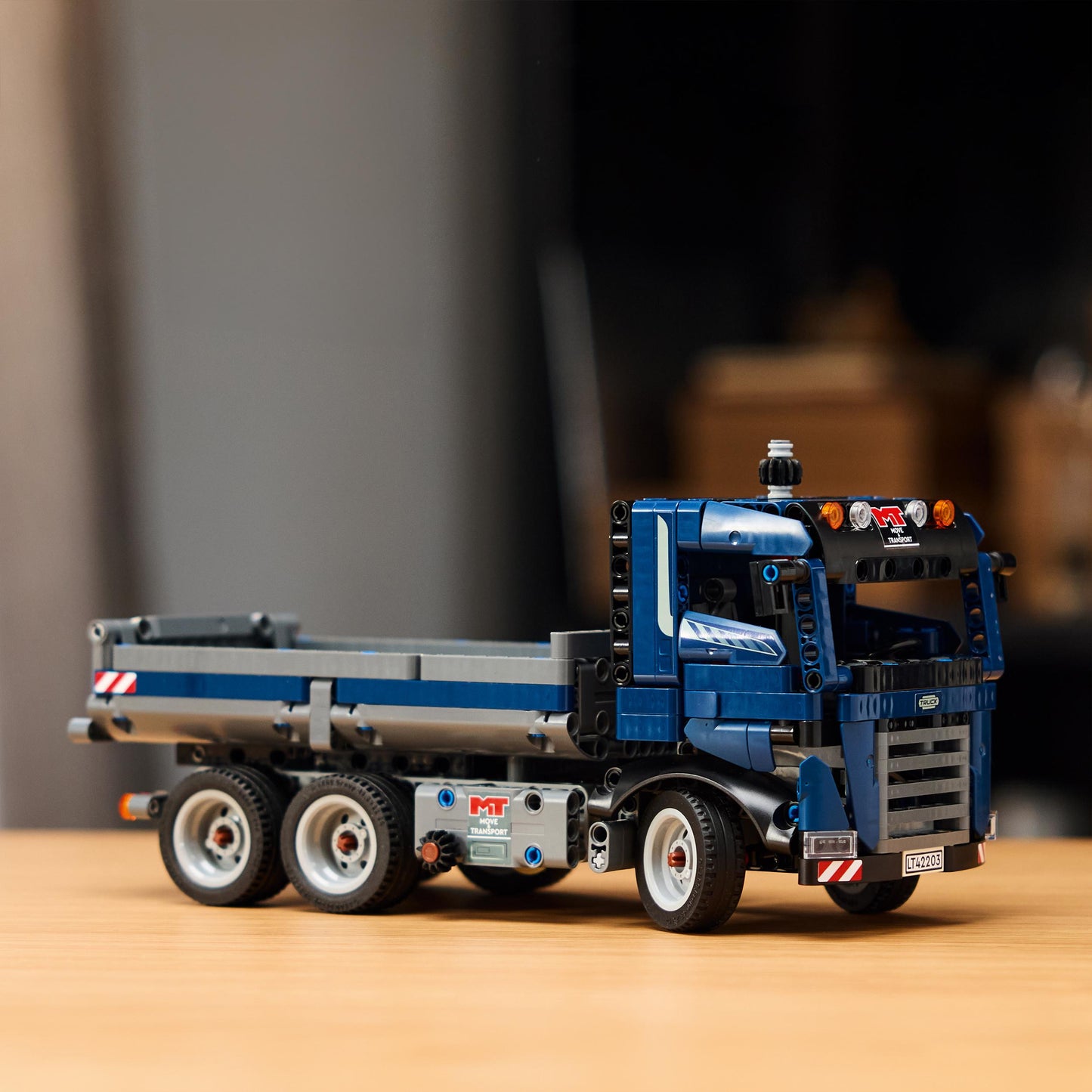 Lego Technic 42203 Tipping Dump Truck