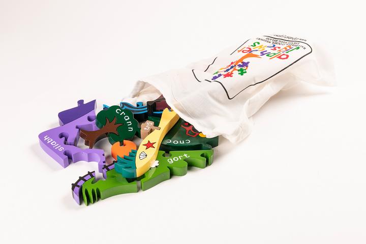 Alphabet Jigsaws Irish Scene Jigsaw Puzzle (As Gaeilge)