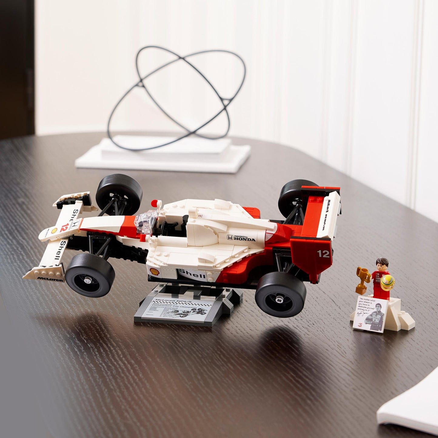 Lego Icons 10330 McLaren F1 MP4/4 with Senna Minifigure