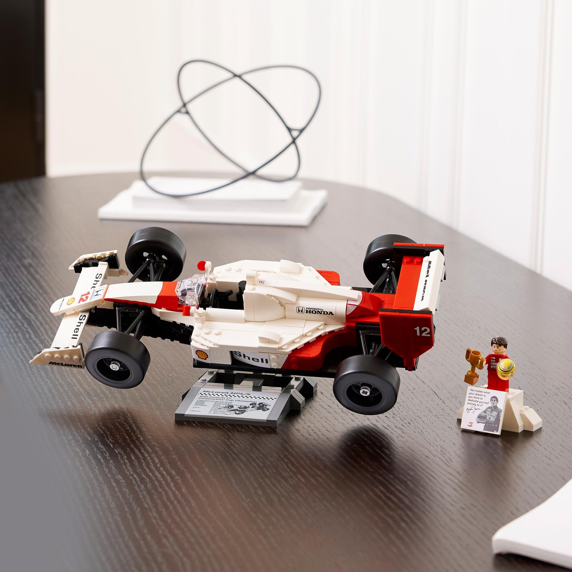 Lego Icons 10330 McLaren F1 MP4/4 with Senna Minifigure