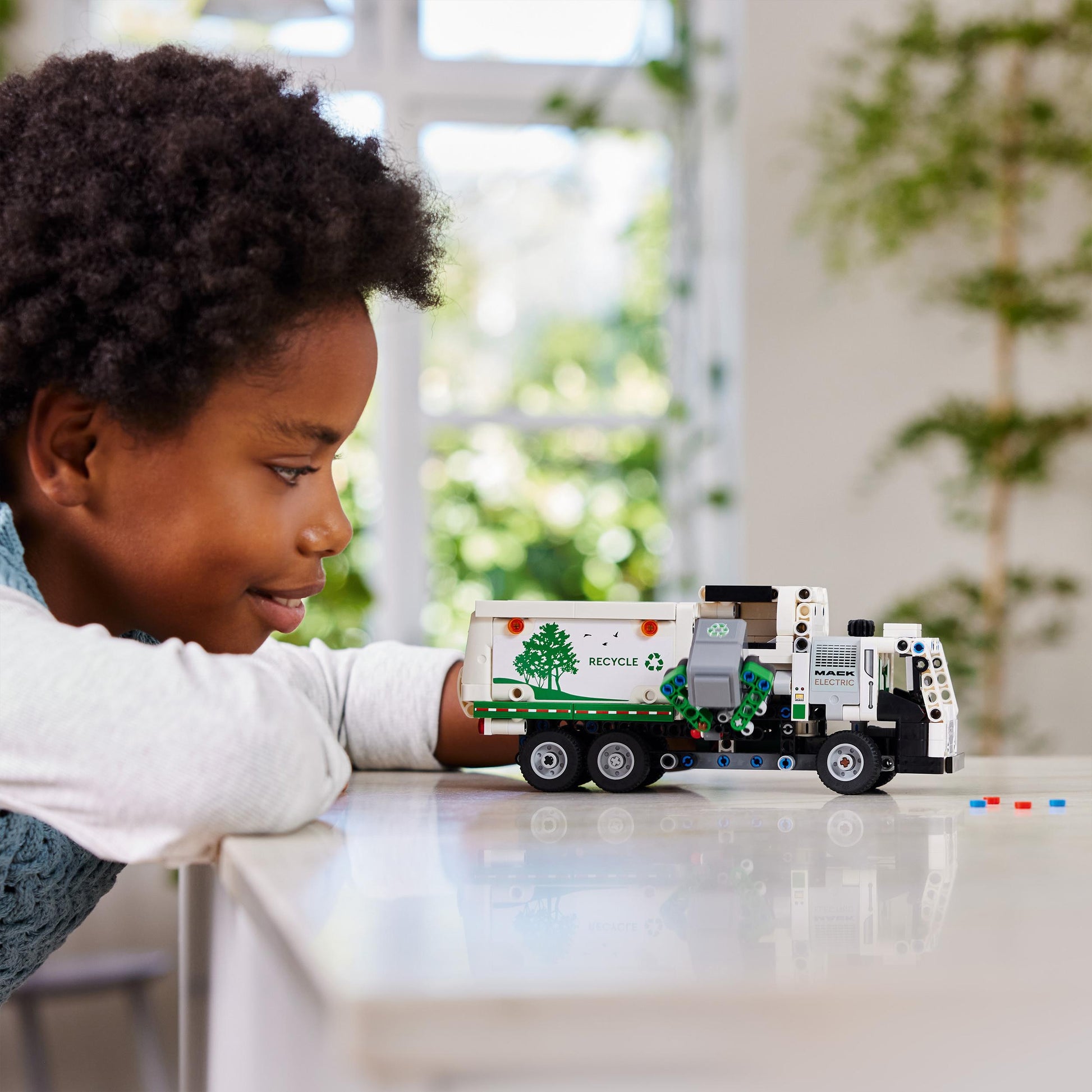 Lego Technic 42167 Mack® LR Electric Garbage Truck