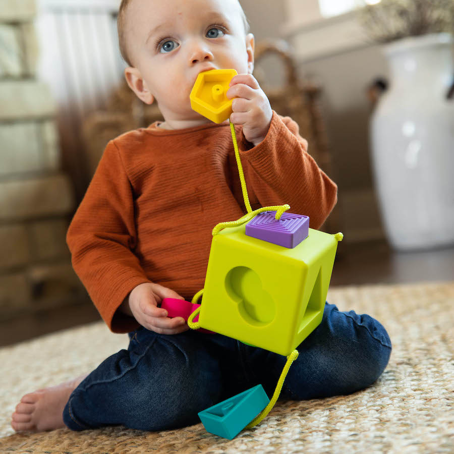 Fat Brain Toys OombeeCube - Sorter