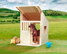 Breyer Hilltop Stable - Solid Hardwood Stall