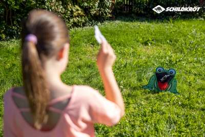 Schildkrot Feed the Frog Toss Game