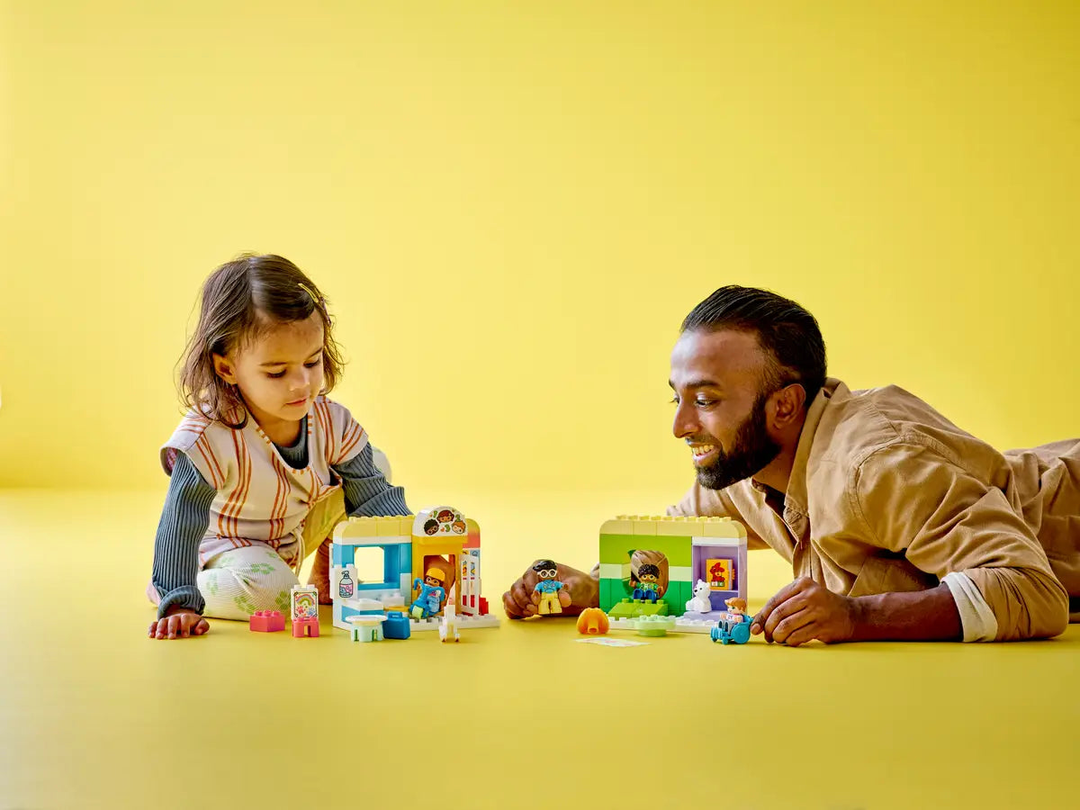 Lego Duplo 10992 Life At The Day Nursery (R)